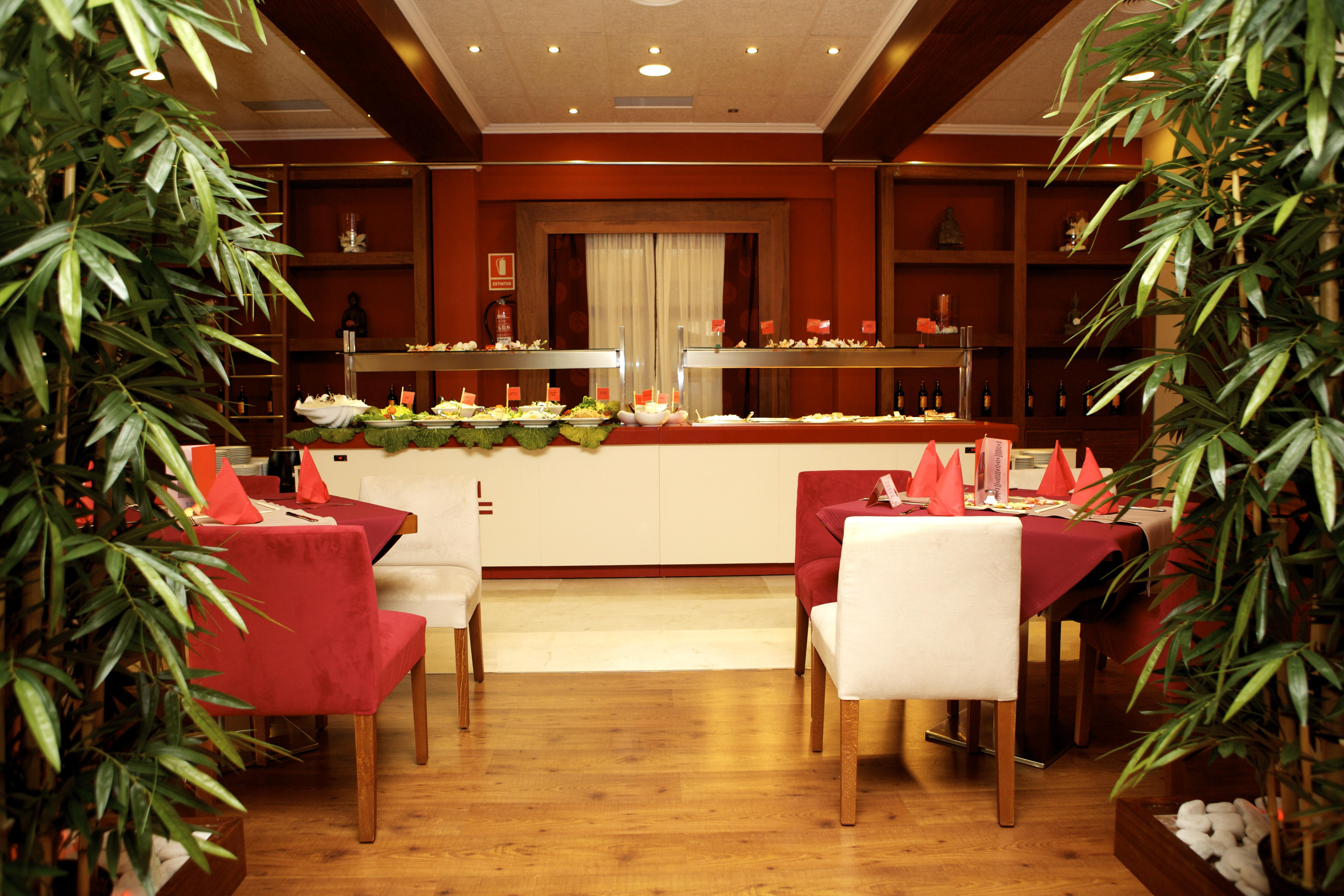 Sahara Nubia Gobi Hotel Ses Cadenes Exterior photo A restaurant in Madrid, Spain.
