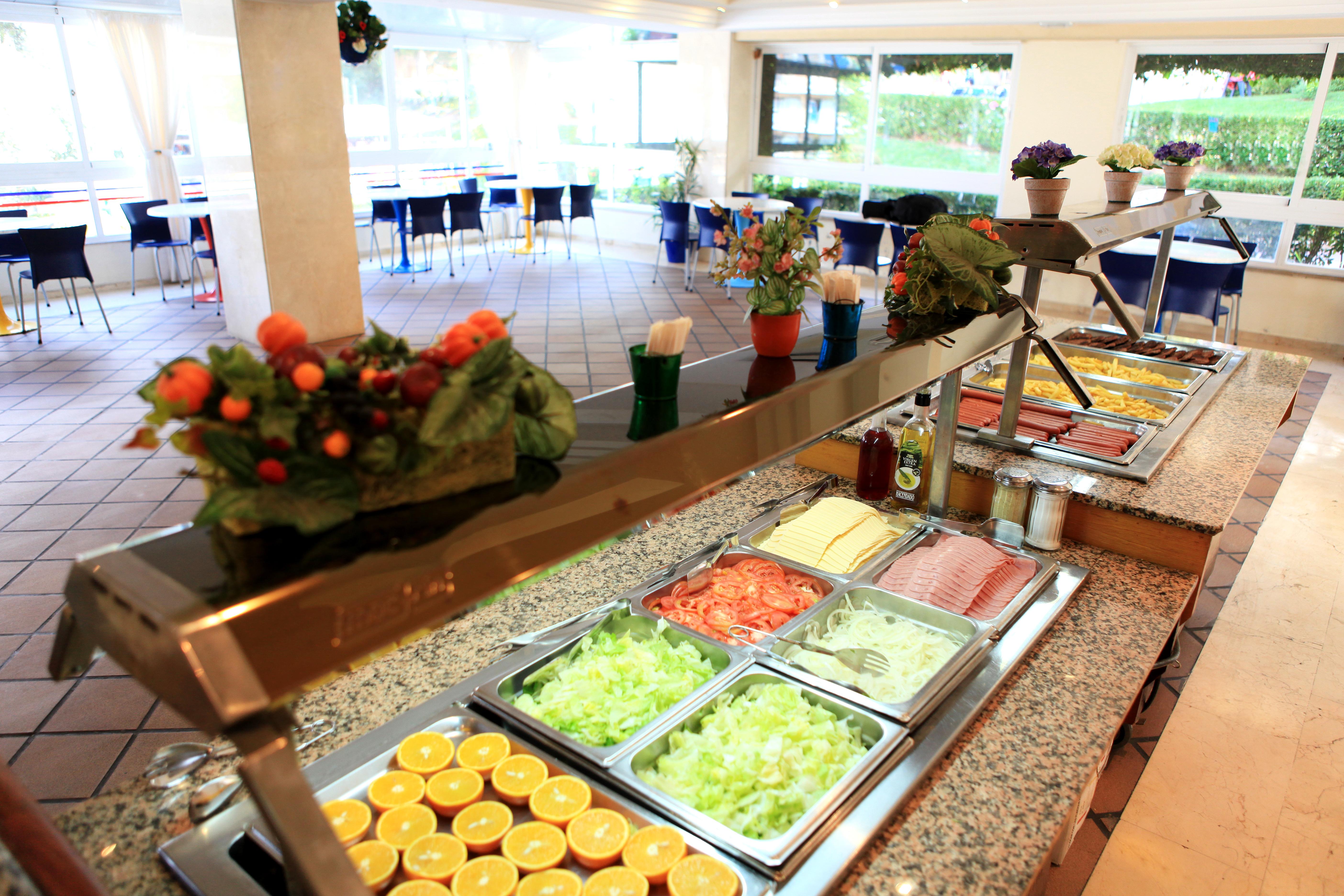 Sahara Nubia Gobi Hotel Ses Cadenes Exterior photo Breakfast buffet at a hotel