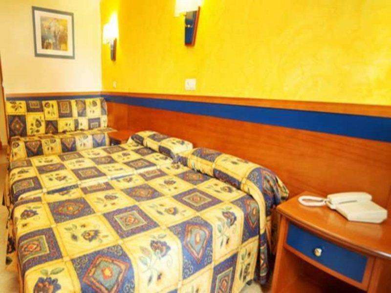Sahara Nubia Gobi Hotel Ses Cadenes Exterior photo A room at the hotel